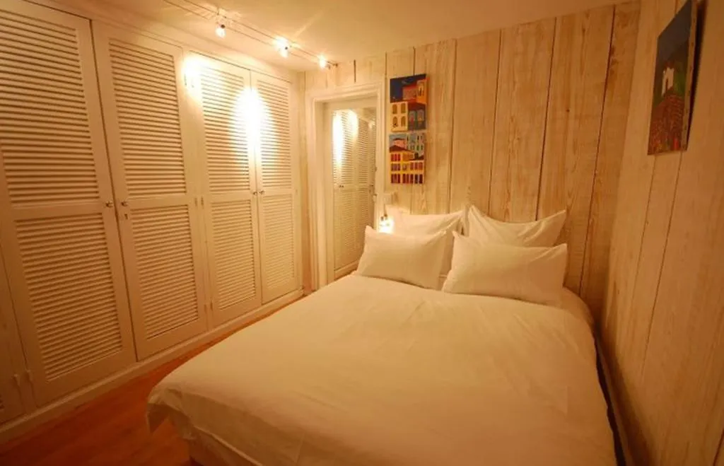 2 Bedroom Apartment-luxembourg Garden