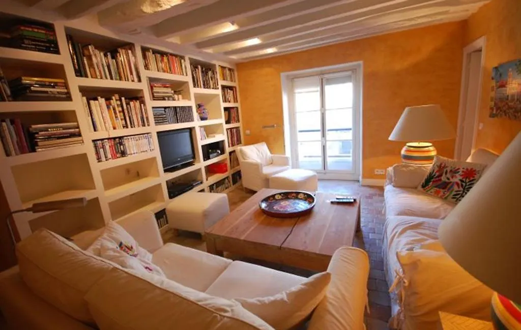 2 Bedroom Apartment-luxembourg Garden Parijs