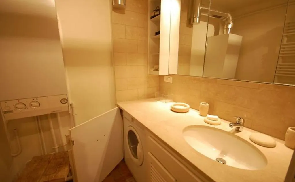 2 Bedroom Apartment-luxembourg Garden Appartement *