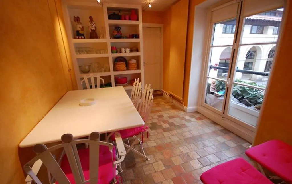 2 Bedroom Apartment-luxembourg Garden Parijs