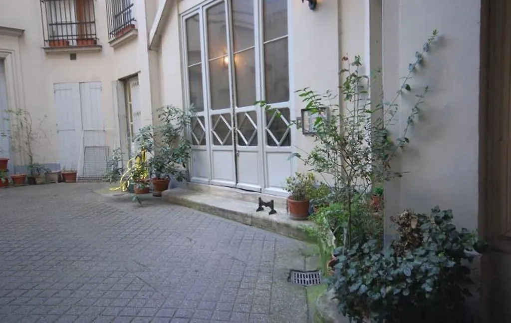 2 Bedroom Apartment-luxembourg Garden Paříž